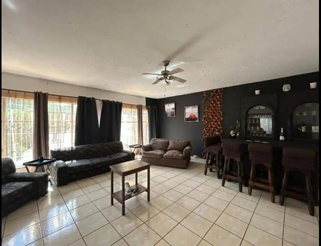 4 BEDROOM HOUSE FOR SALE IN GLENANDA